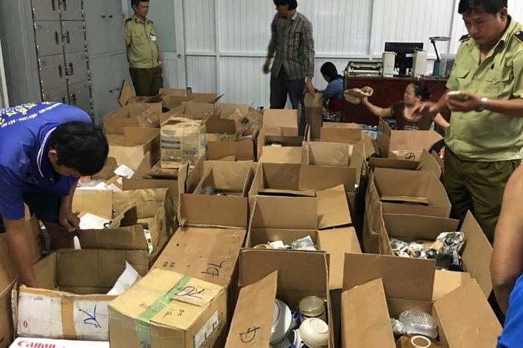 Khám nơi cất giấu tang vật, phương tiện vi phạm hành chính 1 Khám nơi cất giấu tang vật, phương tiện vi phạm hành chính