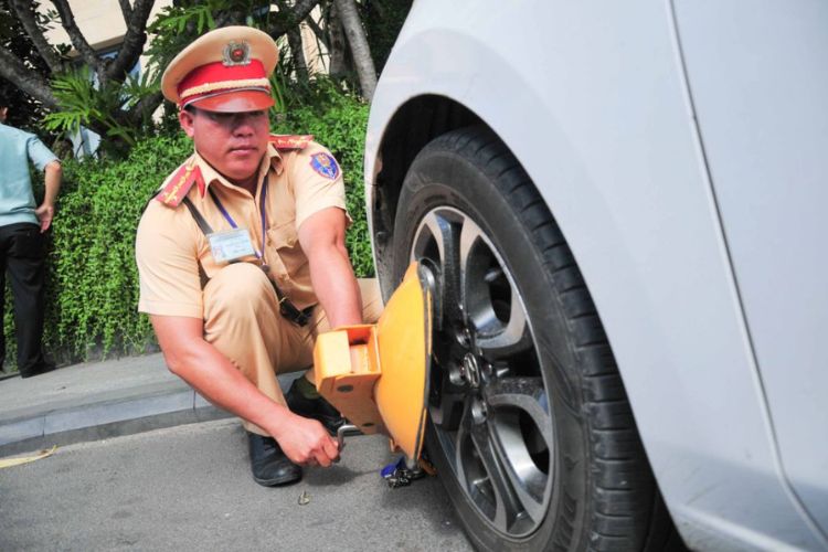 Nhận biết 2 loại vạch kẻ cấm đỗ xe và mức phạt khi vi phạm 6 nhan biet 2 loai vach ke cam do xe va muc phat khi vi pham