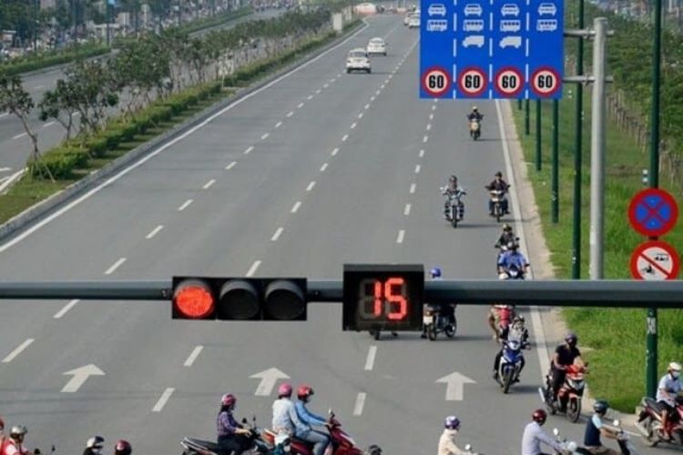 Lỗi không tuân thủ biển báo hiệu, vạch kẻ đường phạt bao nhiêu? 2 Lỗi không tuân thủ biển báo hiệu, vạch kẻ đường phạt bao nhiêu?